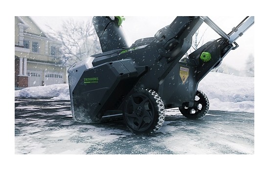 Снегоуборщик аккумуляторный Greenworks GD82ST